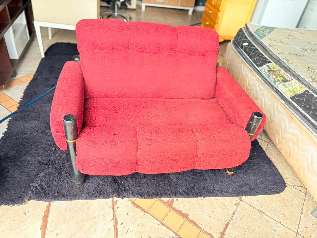 Sofá 3 lugares usado marcas de uso ((ENTREGO GRATIS)) - Foto 4
