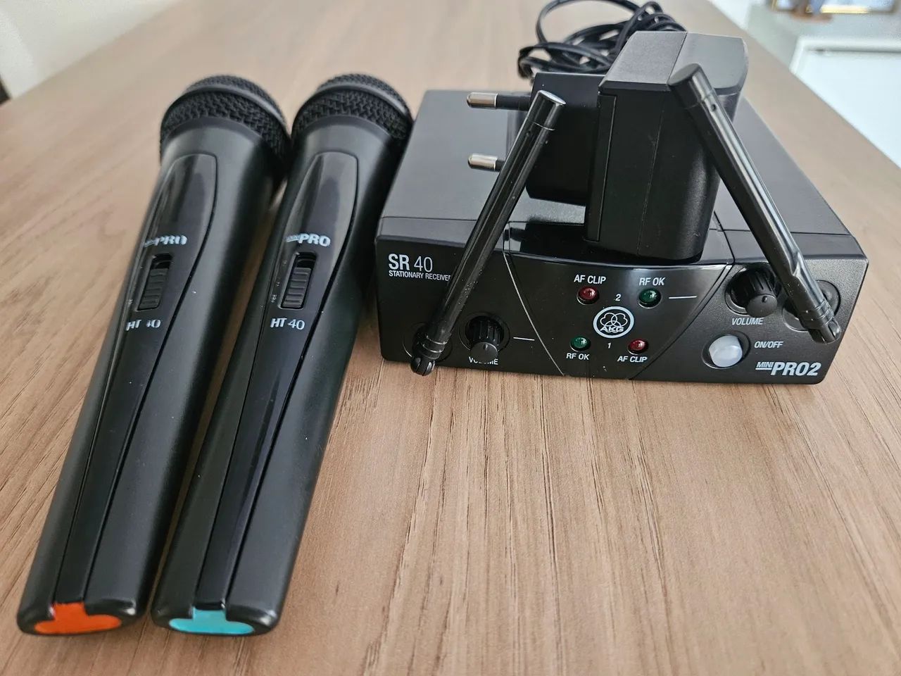 Par de microfones sem fio AKG SR40 MINI PRO 2 - Foto 2