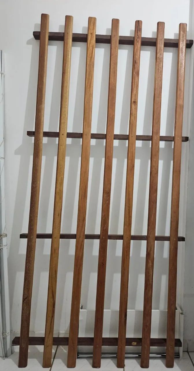 Estrado para Cama de Solteiro em Madeira