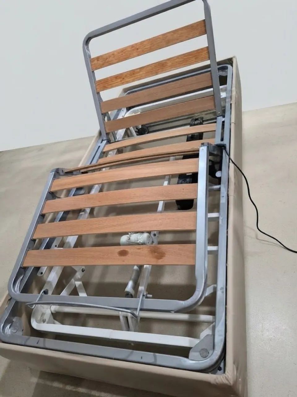 CAMA MOTORIZADA COM ELEVACAO DE LEITO - Foto 2