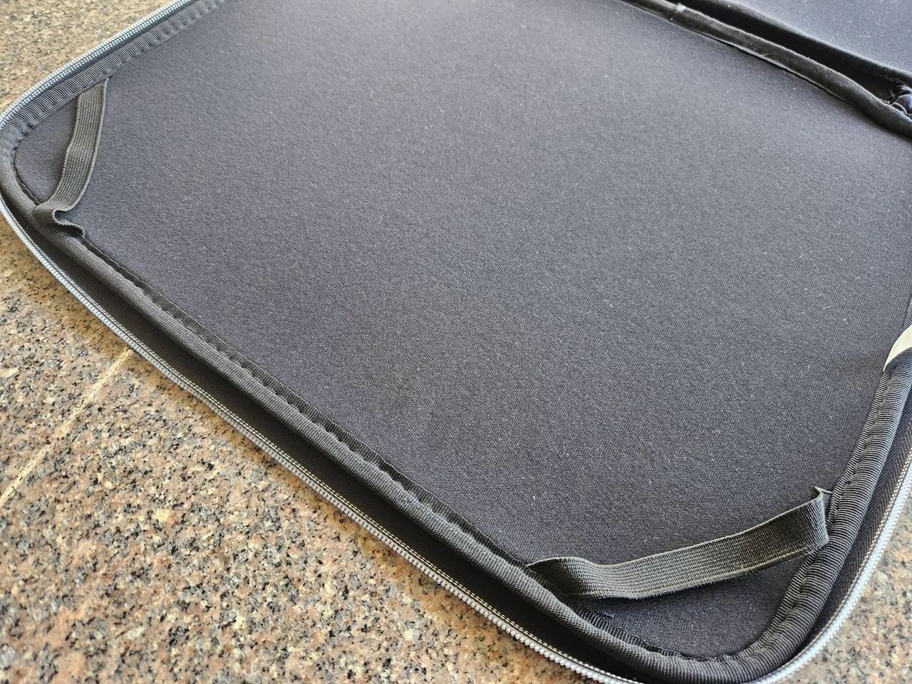 Bolsa com zíper para notebook cor preto - Foto 4