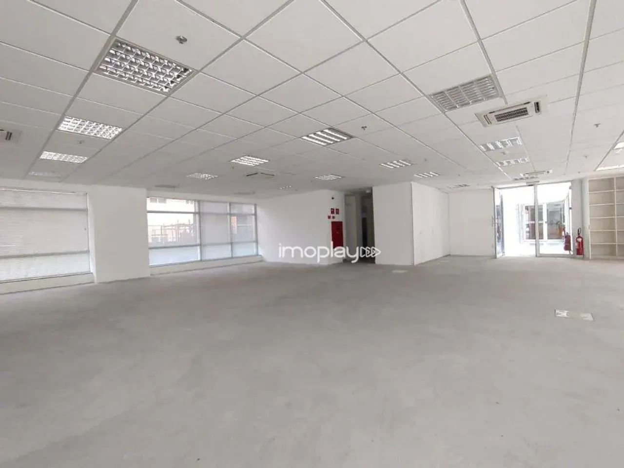 Sala comercial de 378m² com 9 vagas de garagem, vão livre e ar condicionado. - Foto 4