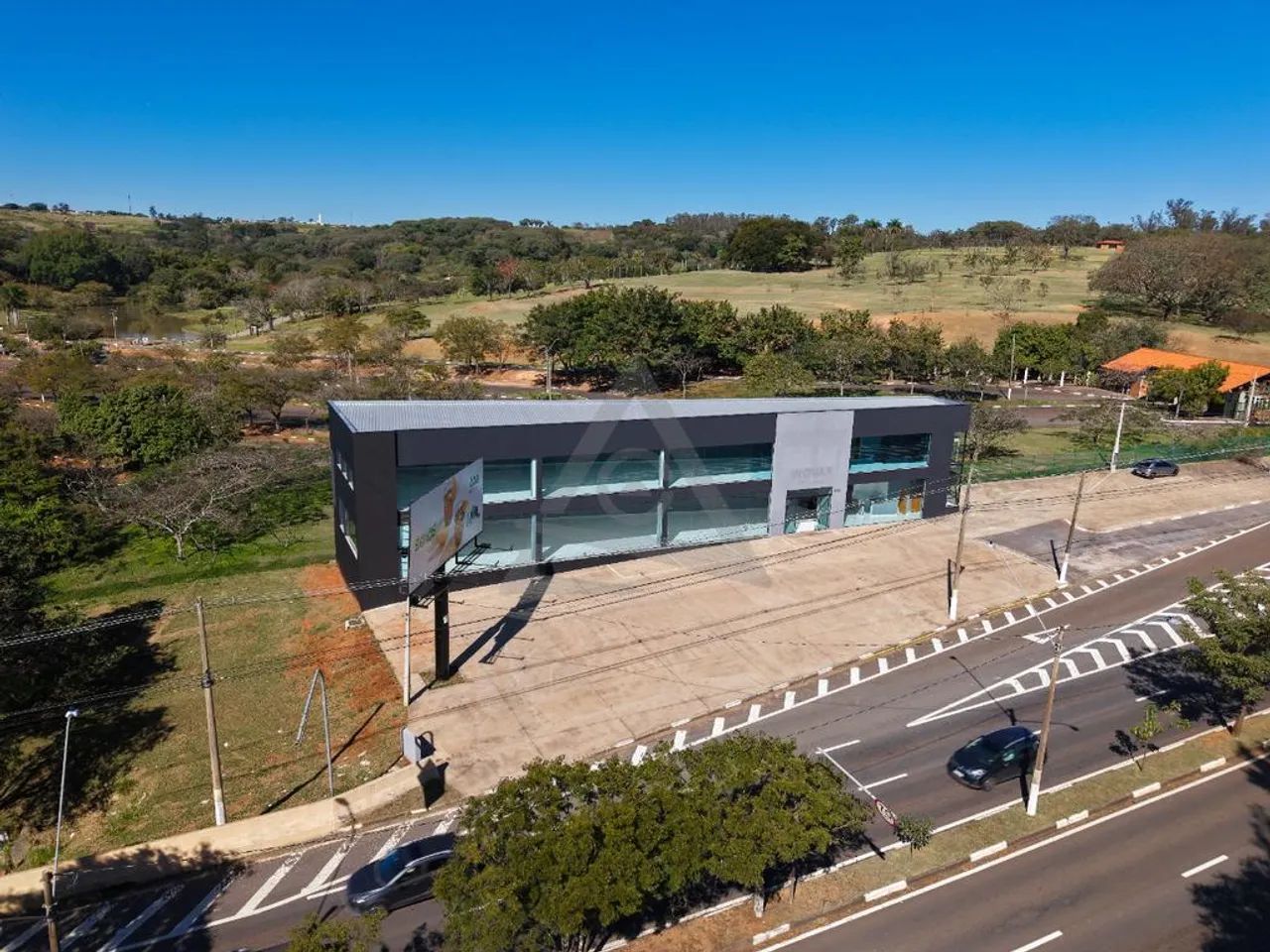 Salão à venda e para alugar em Campinas, Vila Brandina, com 746 m²