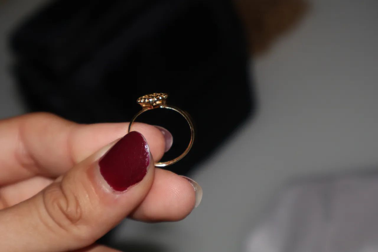 Anel de ouro com um coração  - Foto 3