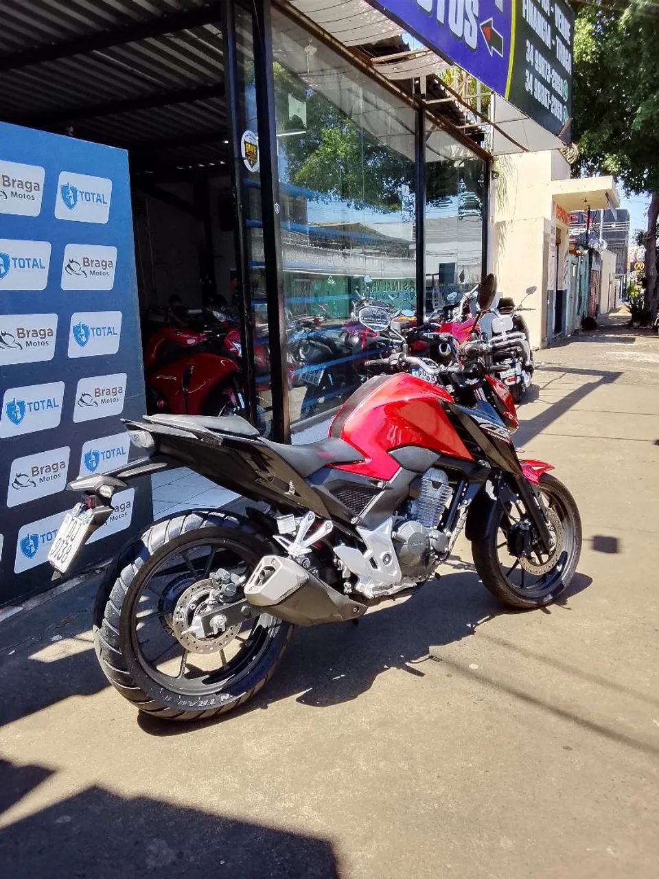 CB 300 F - Foto 3
