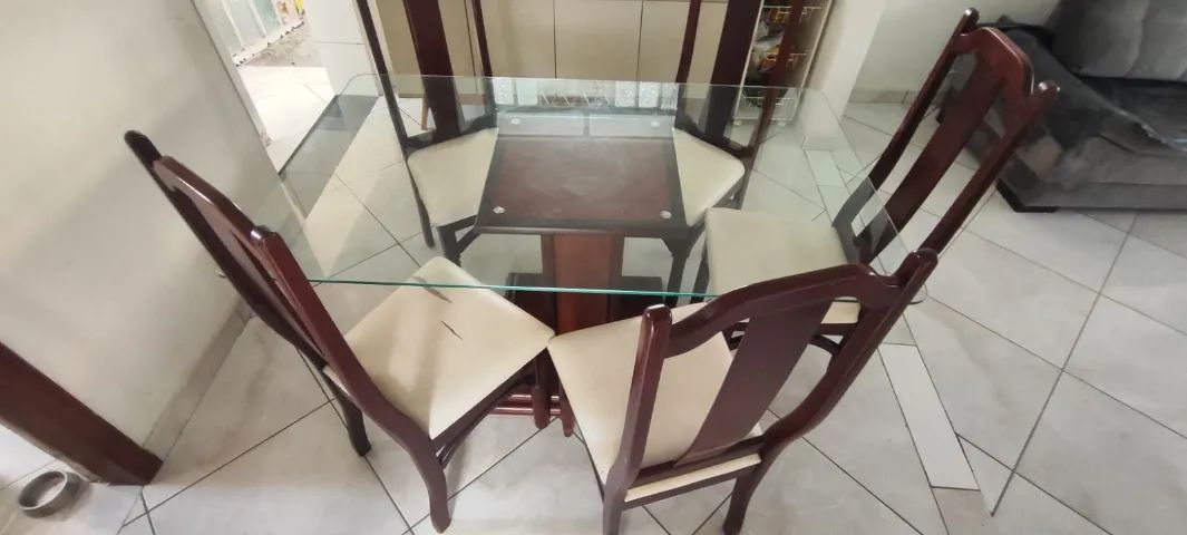 Mesa de Madeira Maciça com Vidro Acompanha 6 Cadeiras - Foto 2