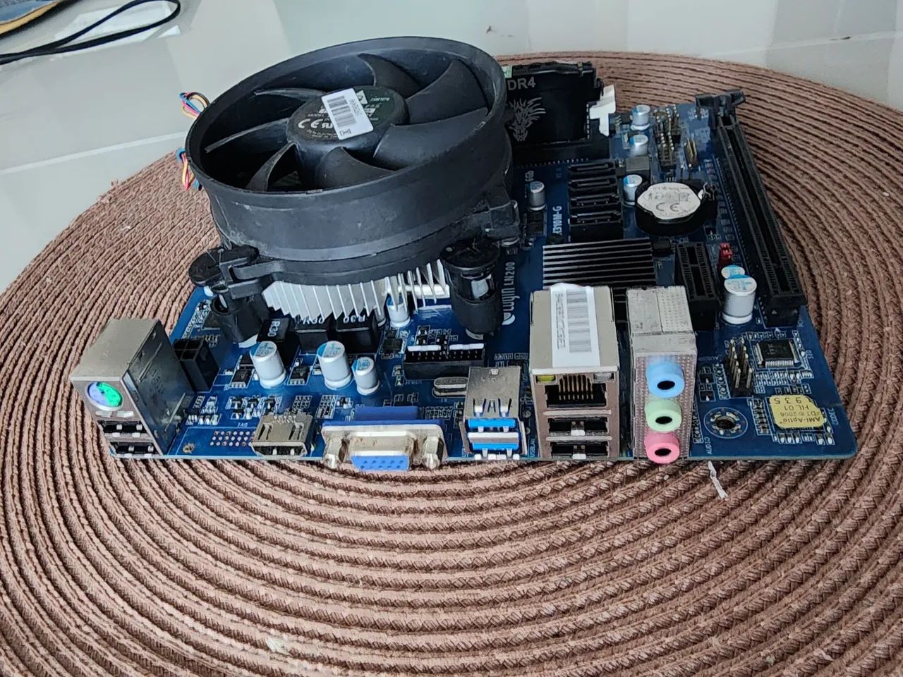 Kit PC placa mae 8° Ger. + Pentium +4GB DDR4