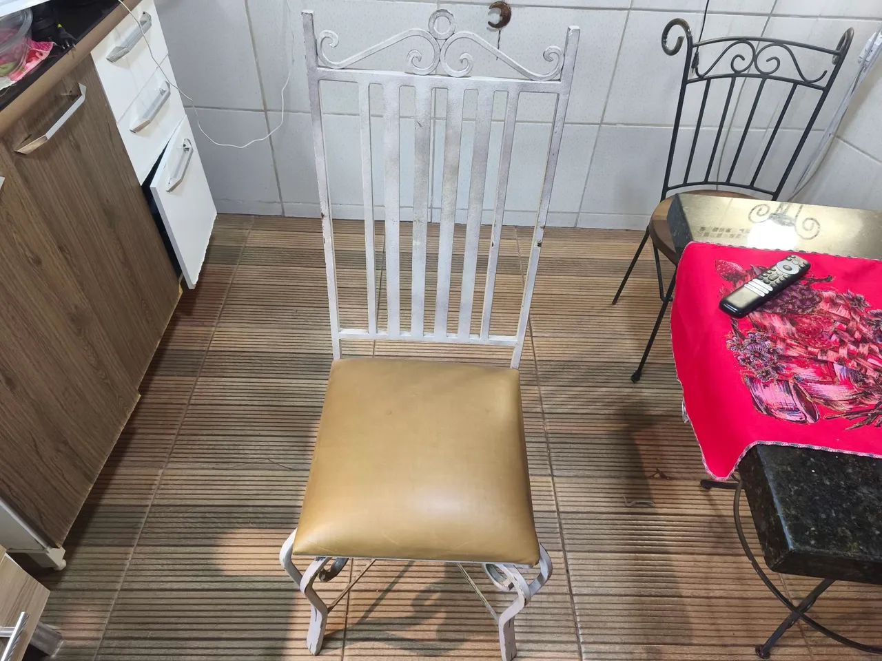 Conjunto de cadeiras em ferro e madeira - Foto 3