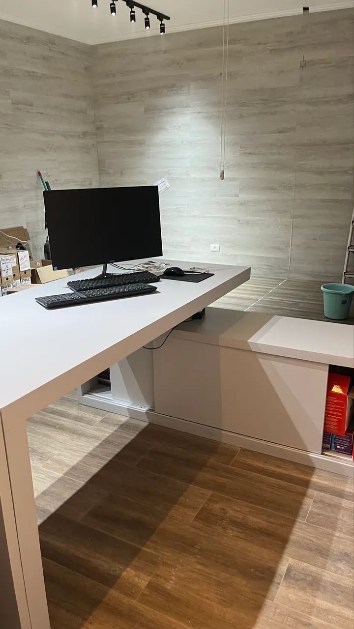 Mesa de escritório em L com balcão  - Foto 3