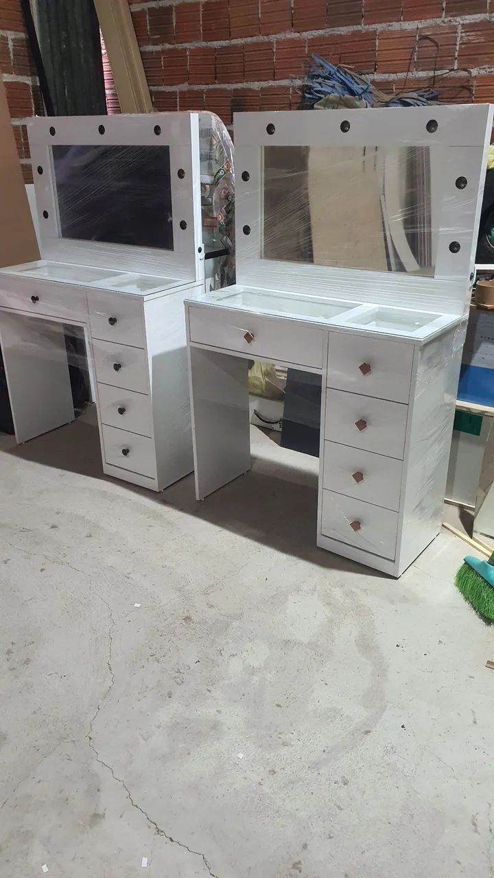 Dressing Tables for Makeup Rooms
