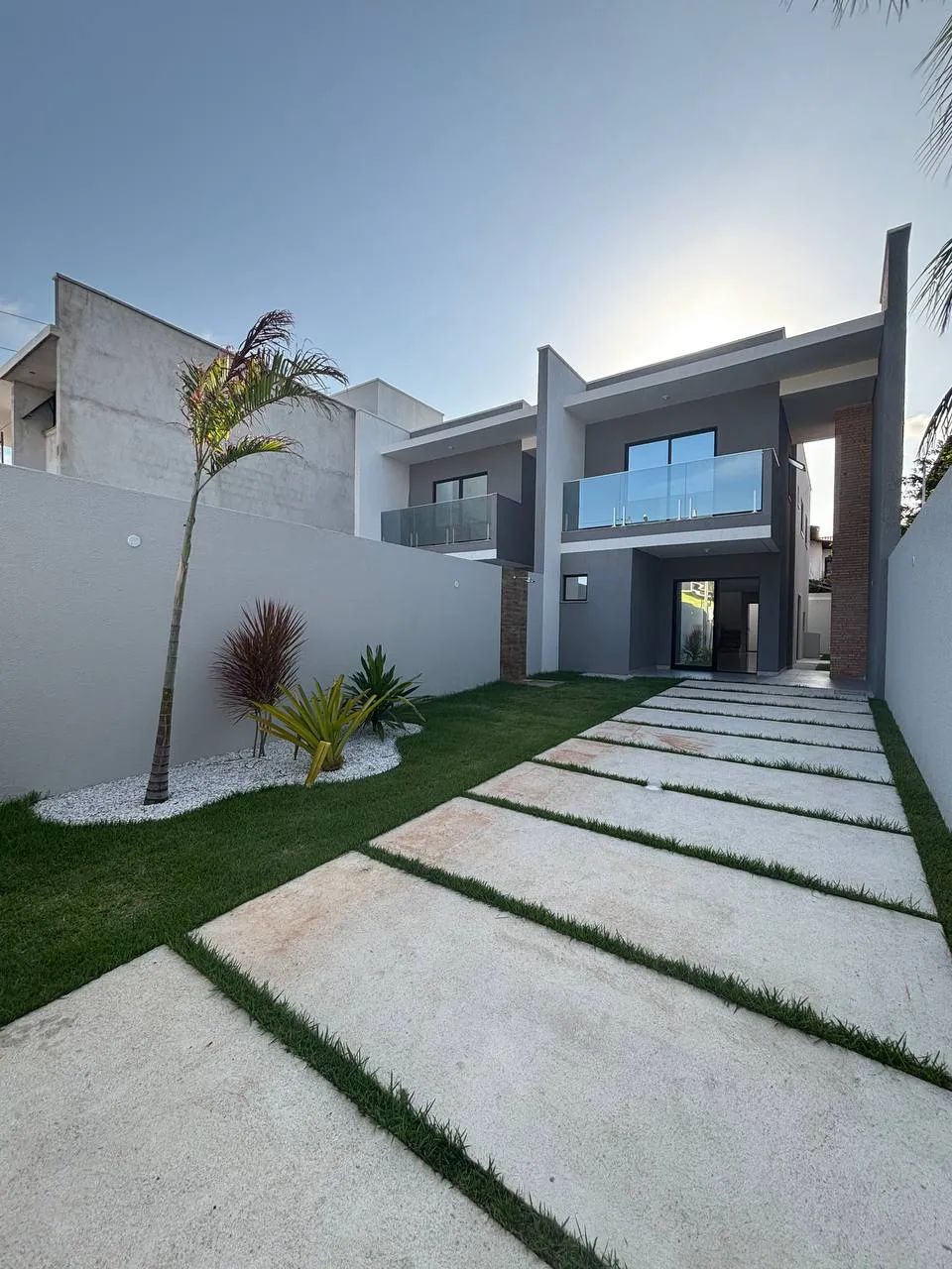 DUPLEX MODERNO E NOVO, com excelente padrão e pronto para morar! Posição nascente, próx. E - Foto 3