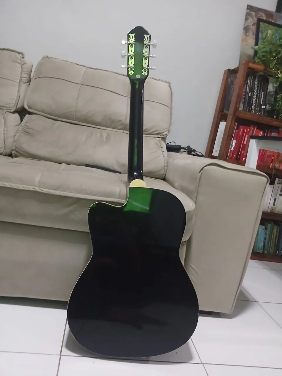 Violão preto com cordas de aço  - Foto 3