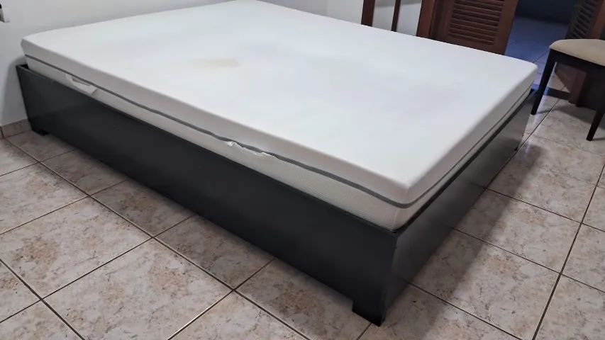 Cama de madeira e colchão Emma Queen Aceito troca em Sofá Retrátil - Foto 2