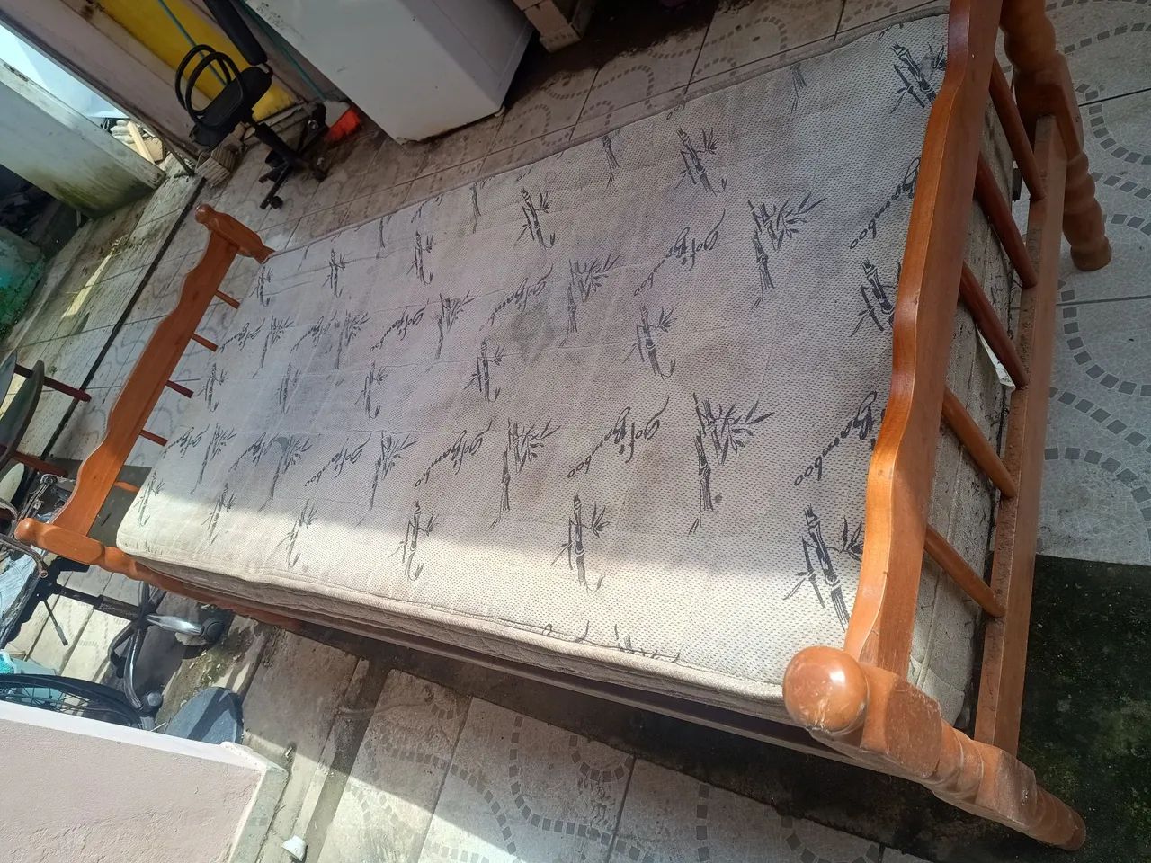 CAMA SOLTEIRO COM COLCHÃO DE MOLAS  - Foto 2