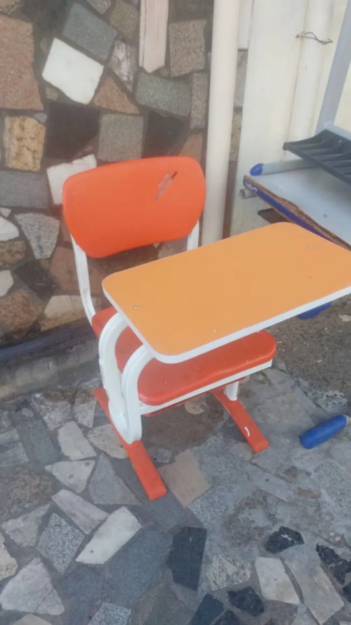Cadeira escolar em polietileno Desk - Foto 3