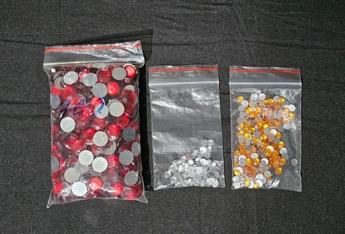 kit strass vermelho, laranja, prata