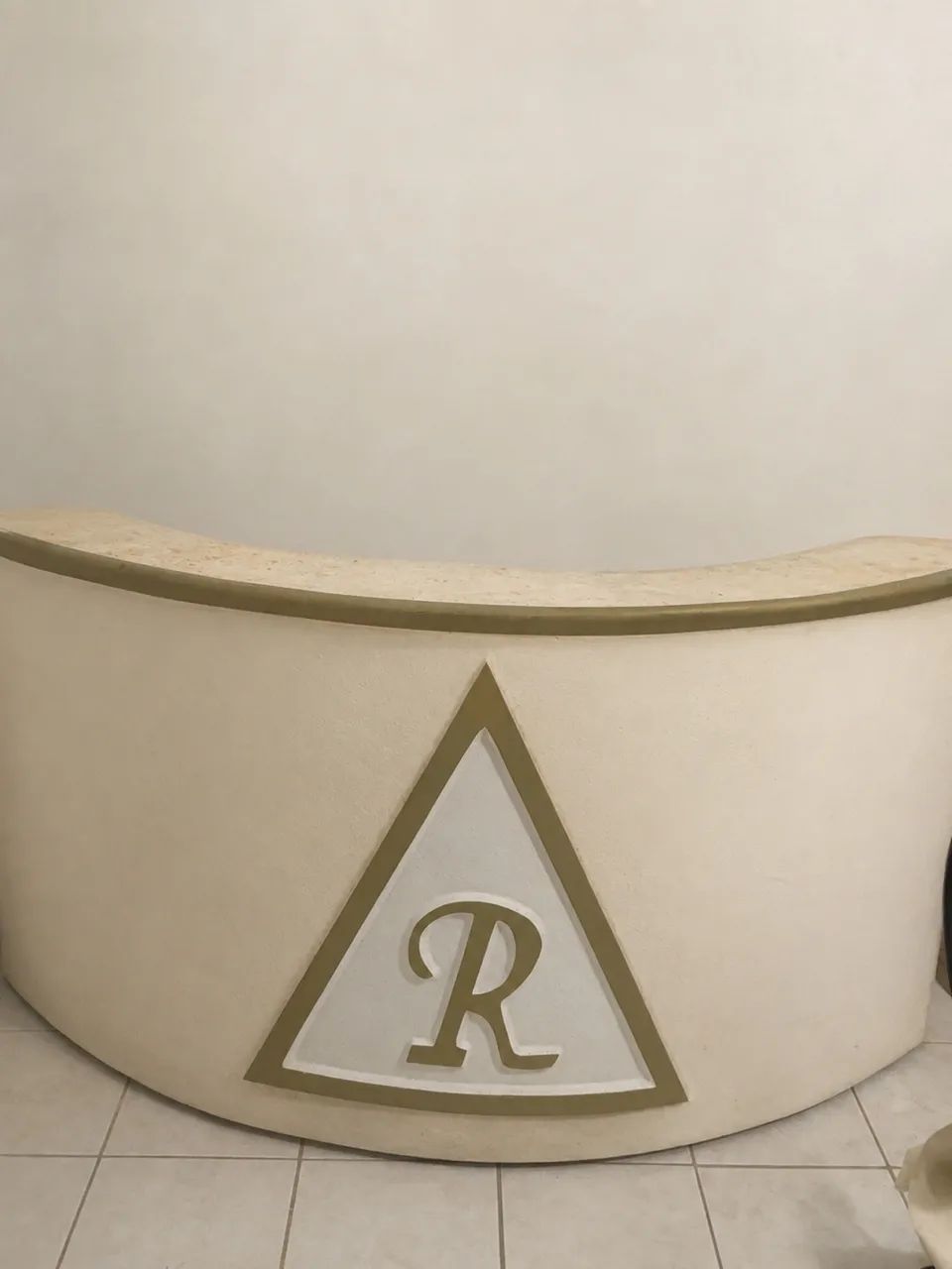 Balcão Curvo para Recepção ou Atendimento
