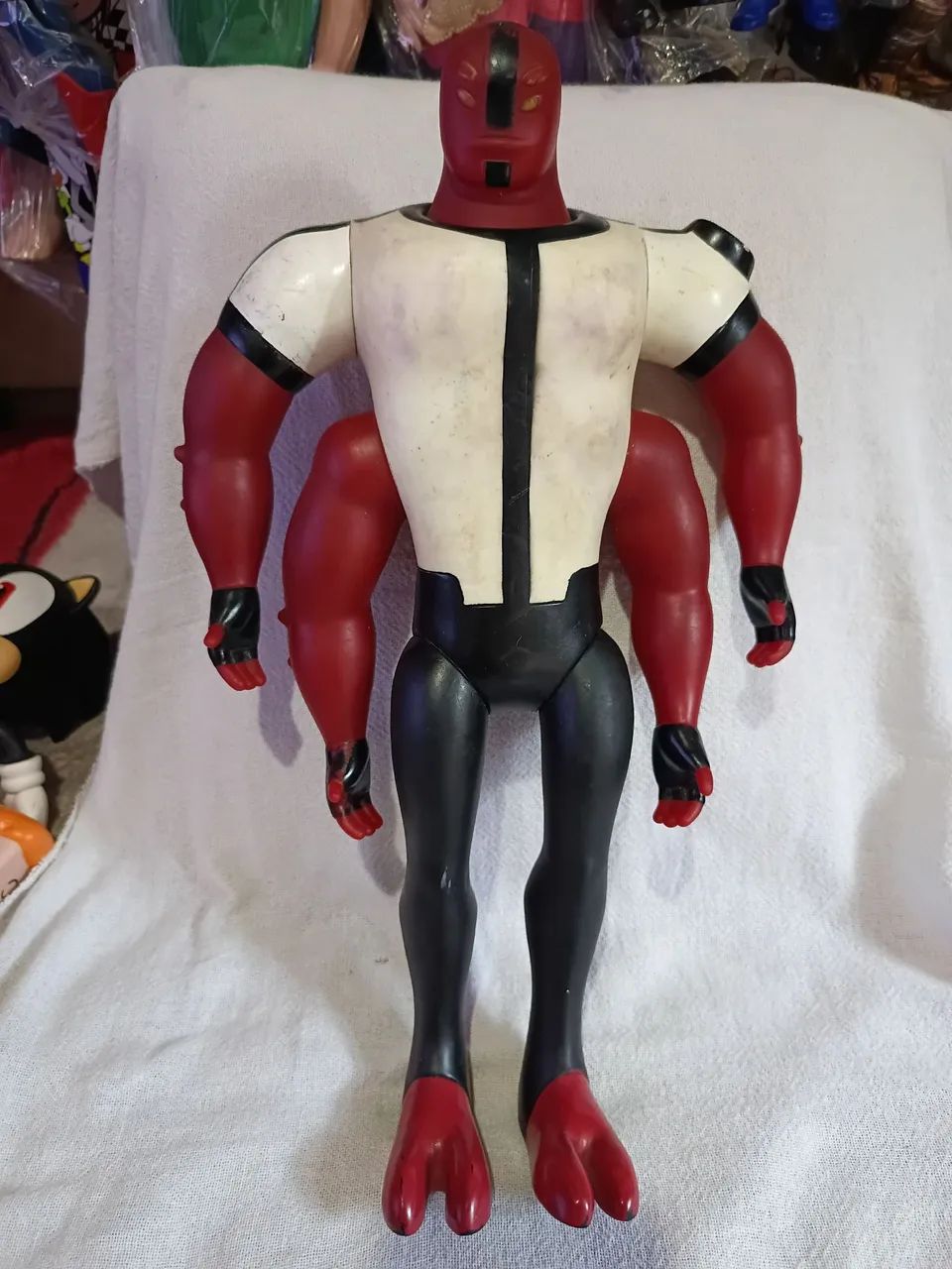 Boneco Ben 10 quatro braços 