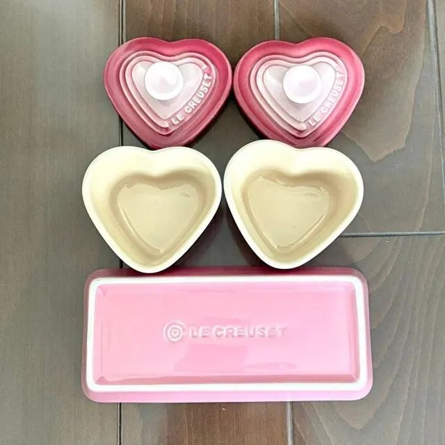 Set Ramekins Corações Com Bandeja Quartzo Rosa Le Creuset