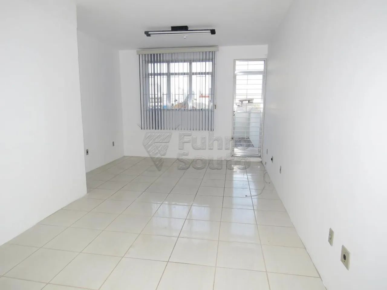 Sala Comercial Localizada no Centro