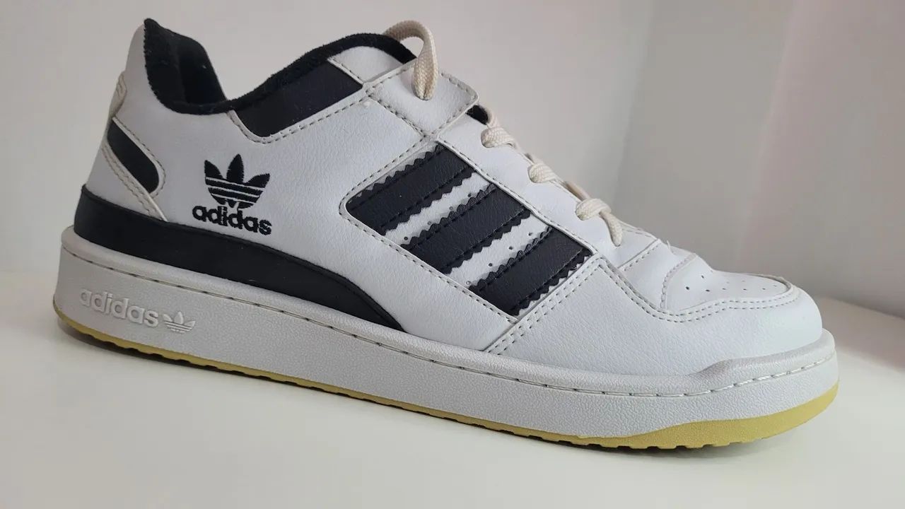 Tênis adidas