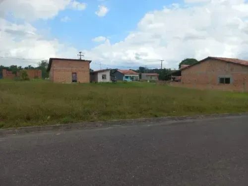 Até 3 lotes Vale Porangaba prox a Creche