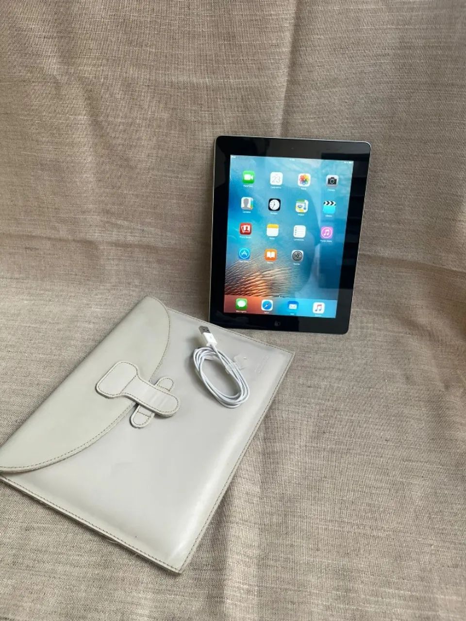 iPad 2 16 gb, funcionando perfeitamente na cor prata em ótimo estado - Foto 4