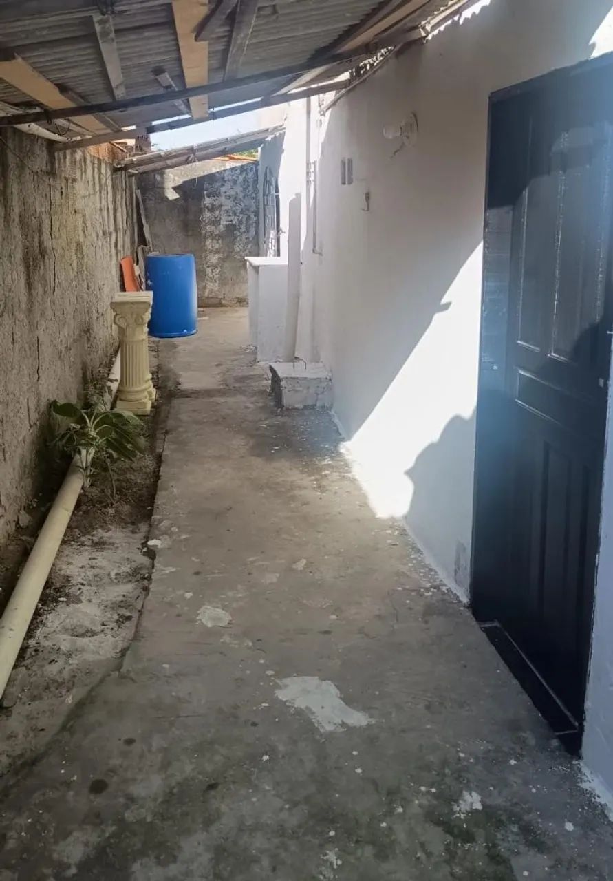 Aluga-se casa em Itapuã 