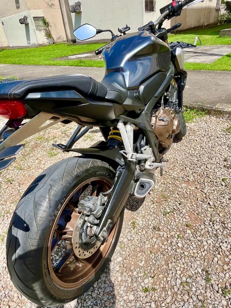 CB 650R 2023 - Foto 2