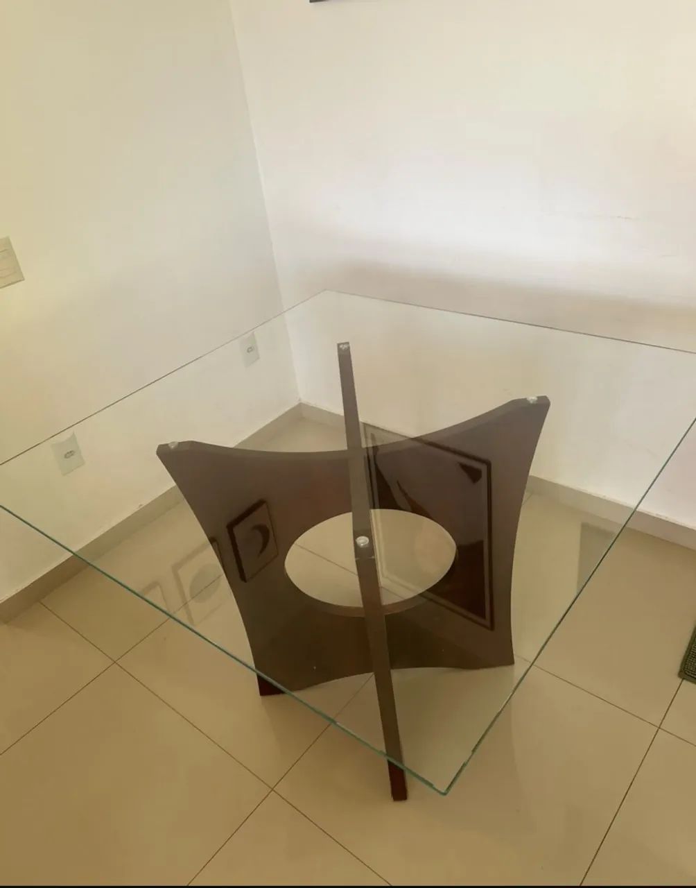 Mesa de jantar com tampo de vidro