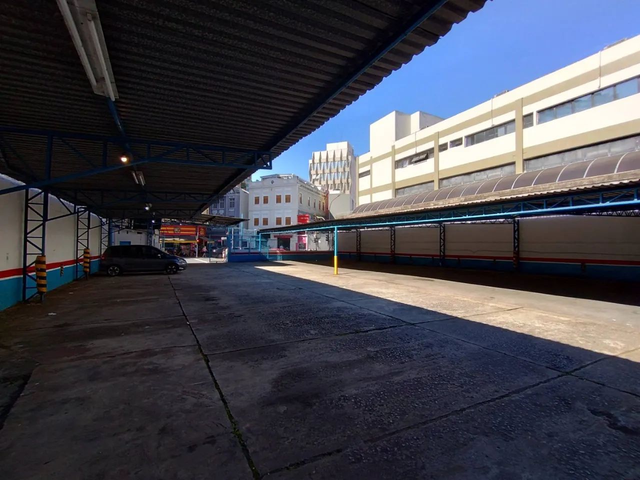 Lote com 600 m² à venda no Centro - Foto 4