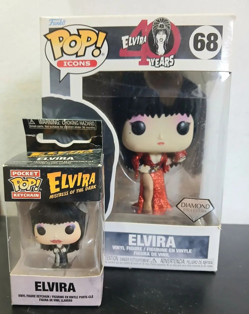 Funko Pop 68 Elvira Diamond Collection com Chaveiro Originais - Foto 2