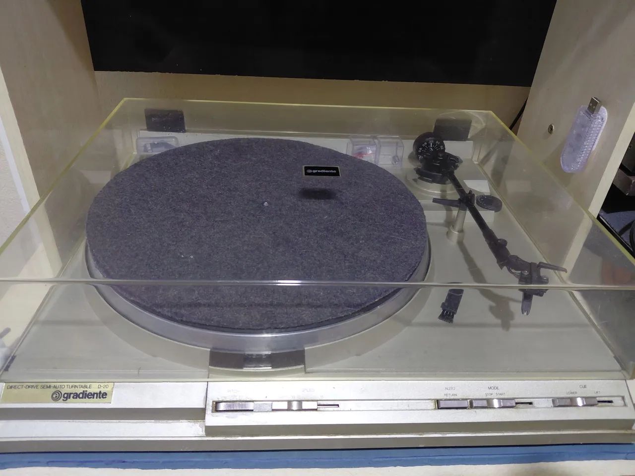 Toca discos Gradiente D20