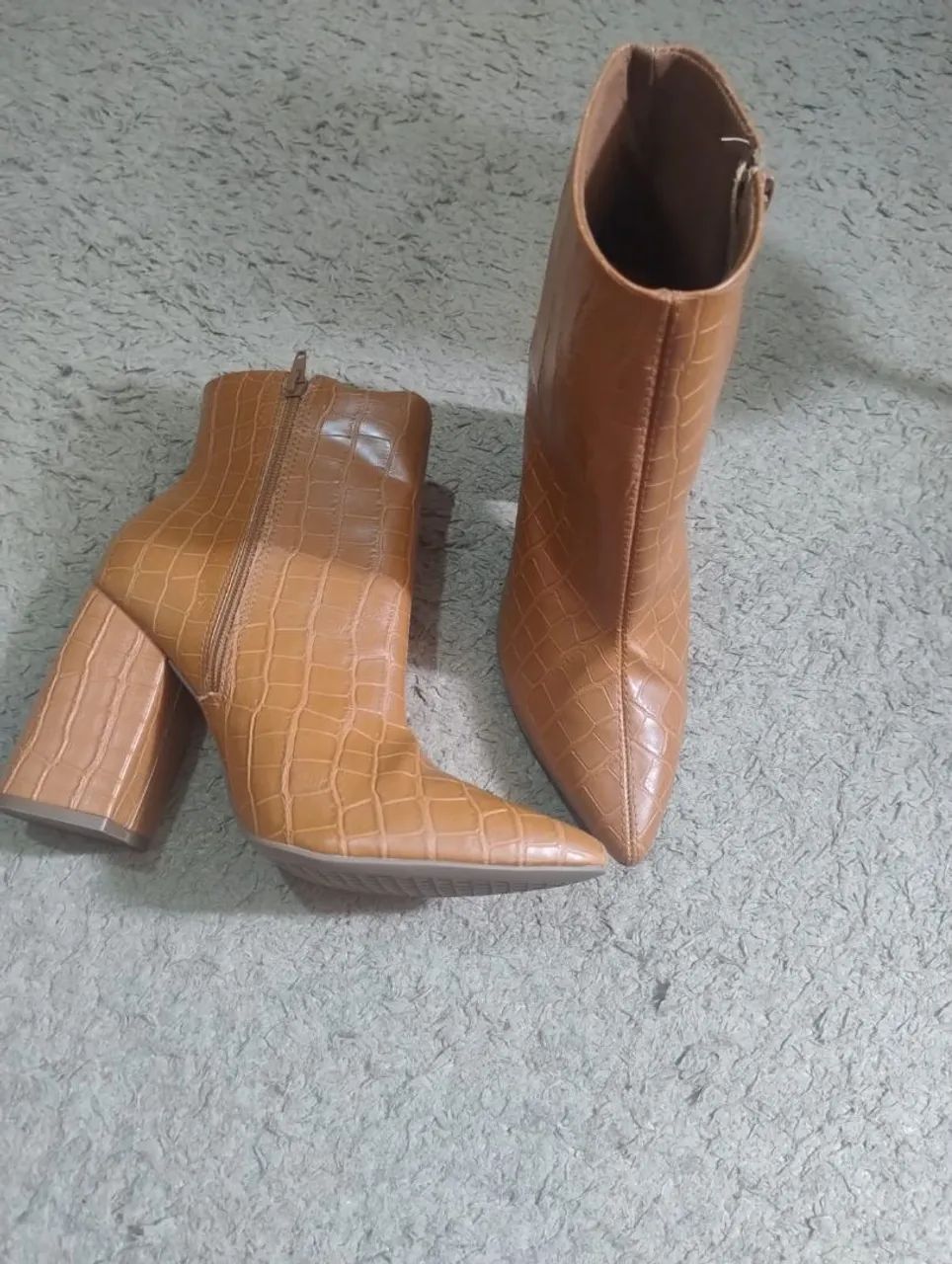 Bota de salto feminina 