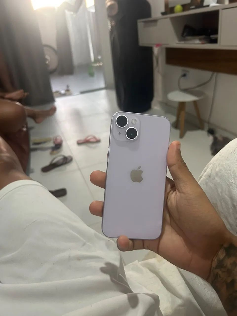 iPhone 14 lilás 