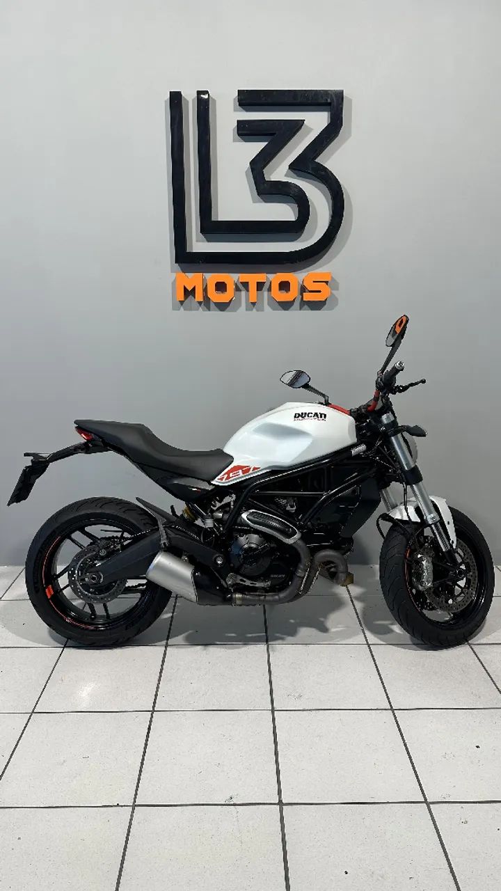 DUCATI MONSTER 797.