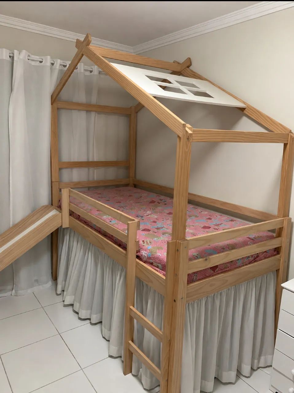 Cama montessoriana