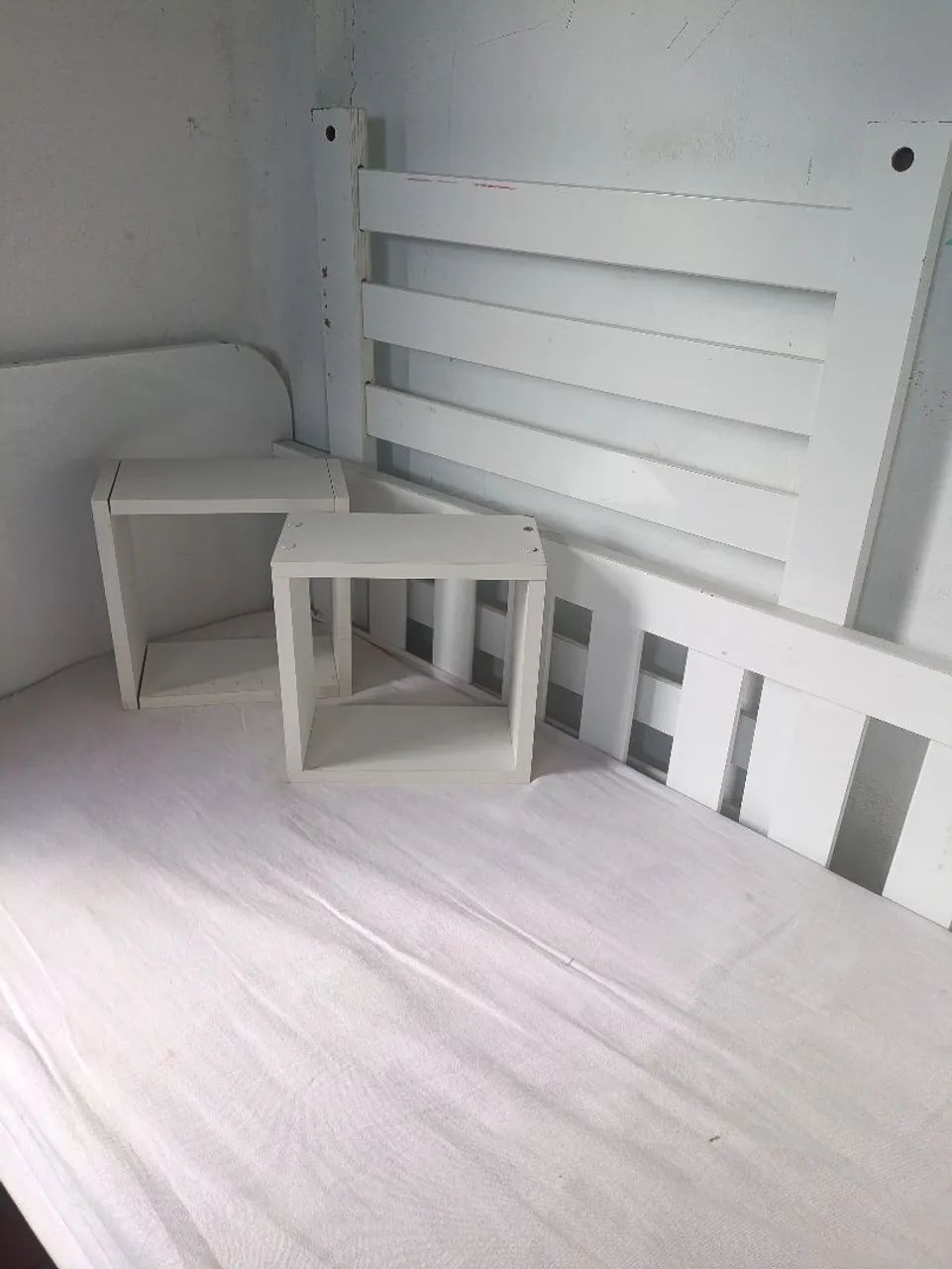 Berço usado em boas condiçõe. Acompanha colchão e nichos  - Foto 3