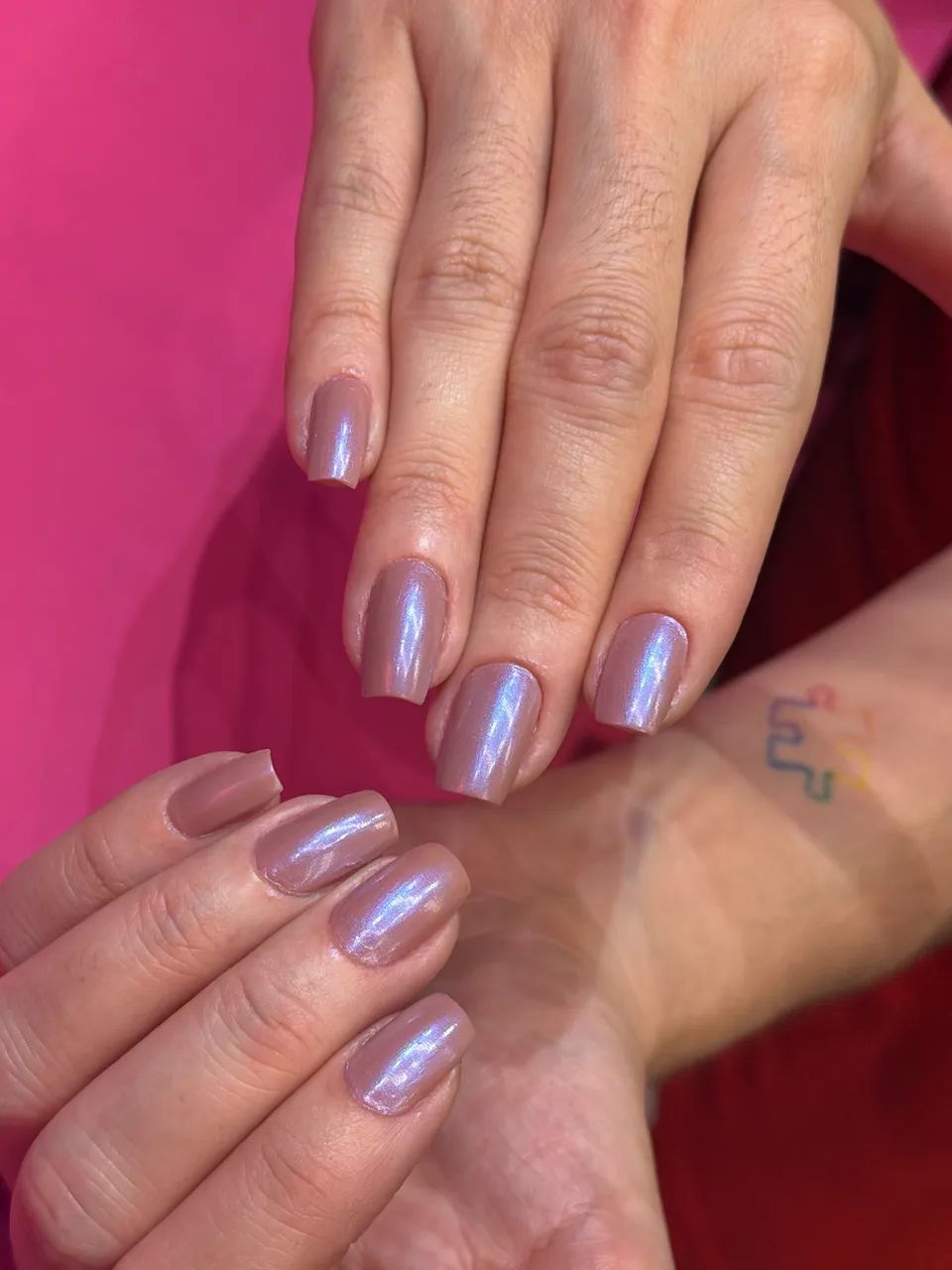 Vaga para manicure. 