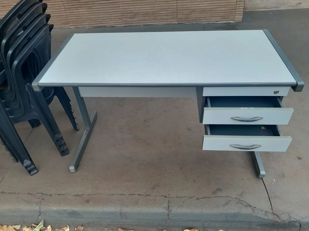 Mesa de escritório 1.30/060cm com 2 gavetas