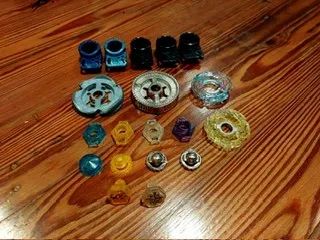 Piões e lançadores de ataque e controle Beyblade e compatíveis - Foto 4