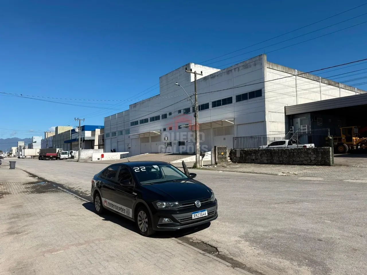 VENDE-SE | 2.000 m² DE GALPÕES + 10.000 m² DE TERRENO