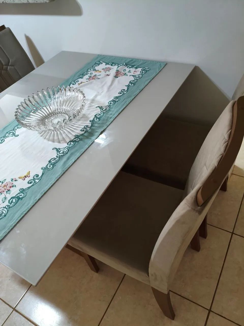 Vendo mesa de jantar com cadeiras - Foto 3
