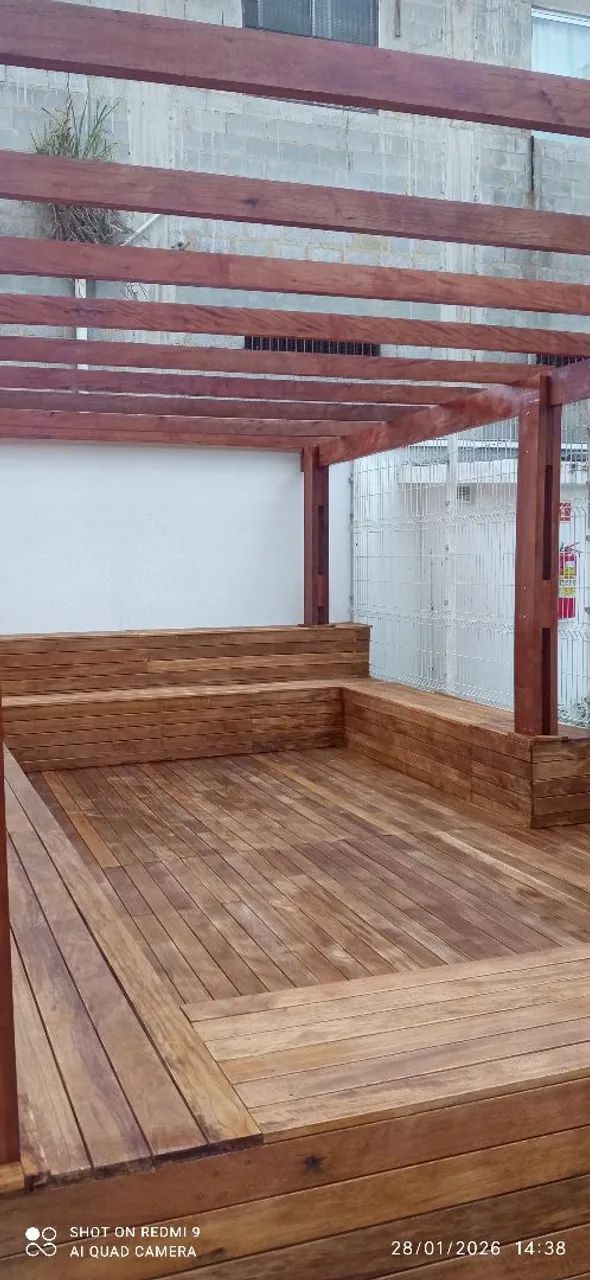 Pergolado e deck em madeira  - Foto 5