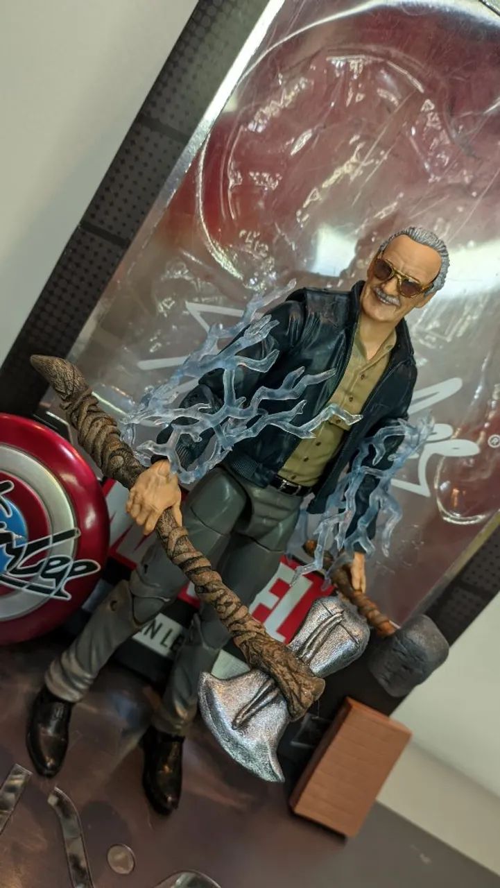 Stan Lee - Marvel Legends (Completo, com caixa) + Acessórios Custom 