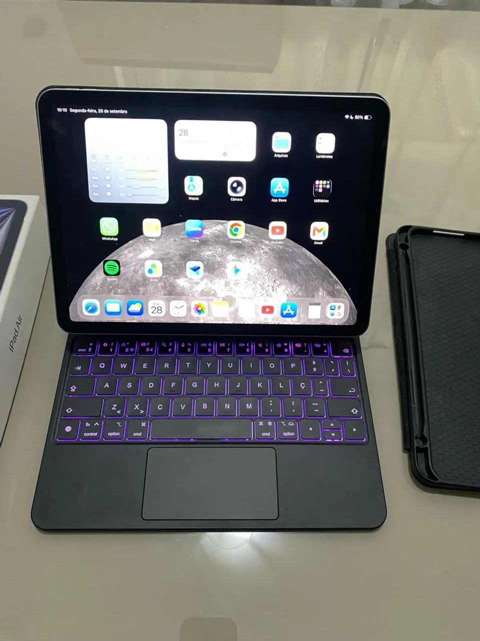 iPad Air 11" M3 128GB Cinza-espacial + Capa com Teclado - Impecável  - Foto 3