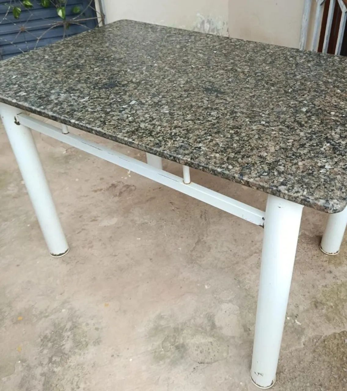 MESA ELEGANTE COM TAMPO EM MARMORE E BASE EM FERRO - Foto 3