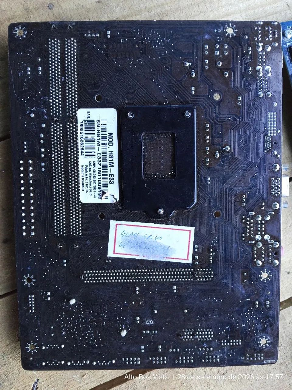 Kit com 2placas mãe com defeito pra consertar ou retirada de peças  - Foto 3