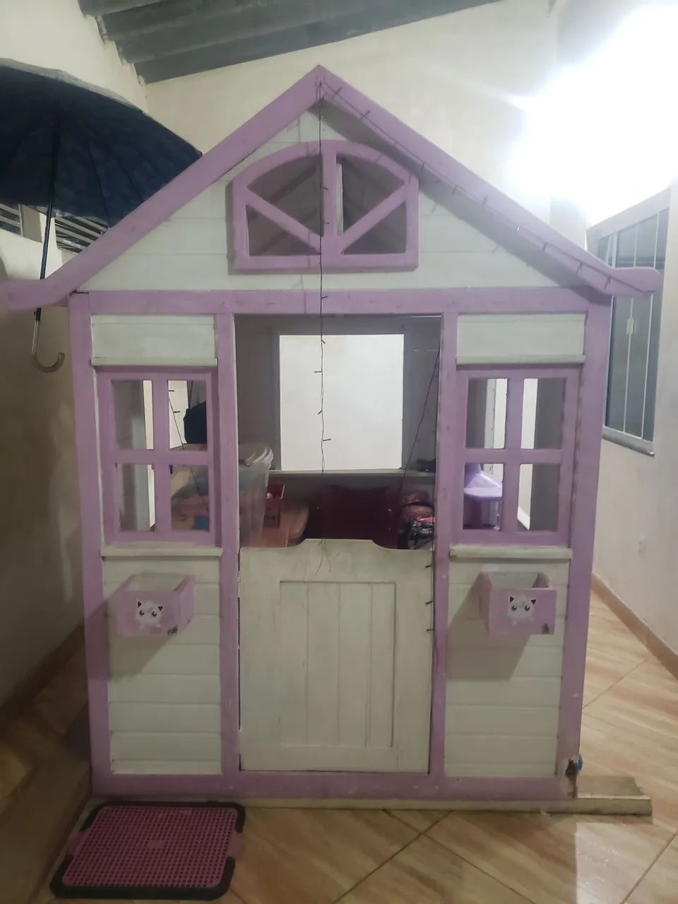 Uma casinha de madeira 