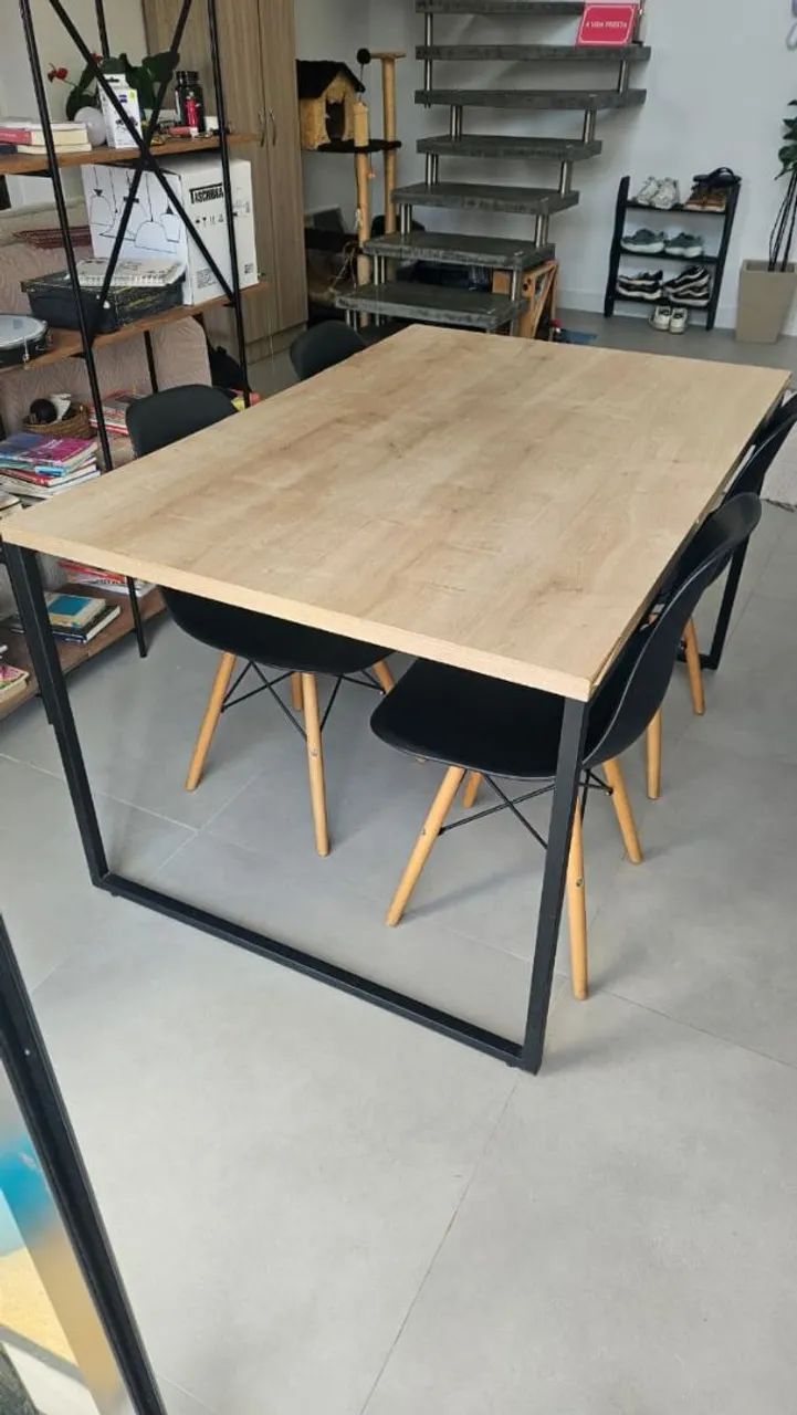 Mesa de jantar com quatro cadeiras - Foto 2